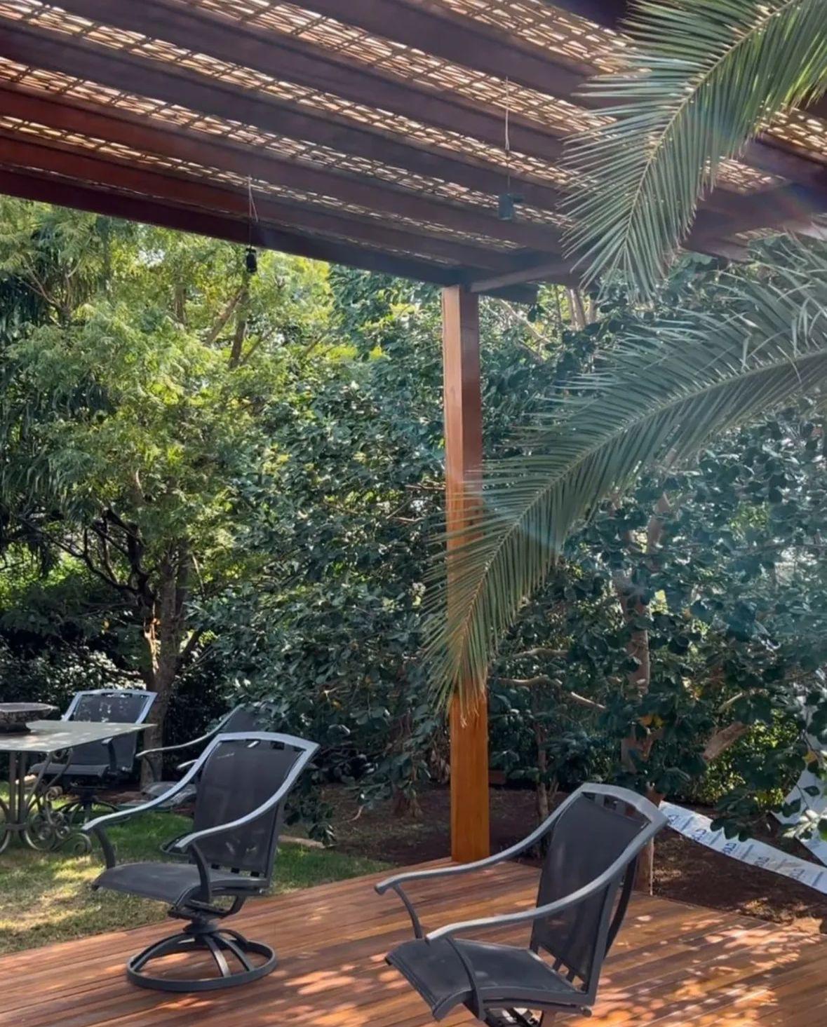 Pergolado em jardim